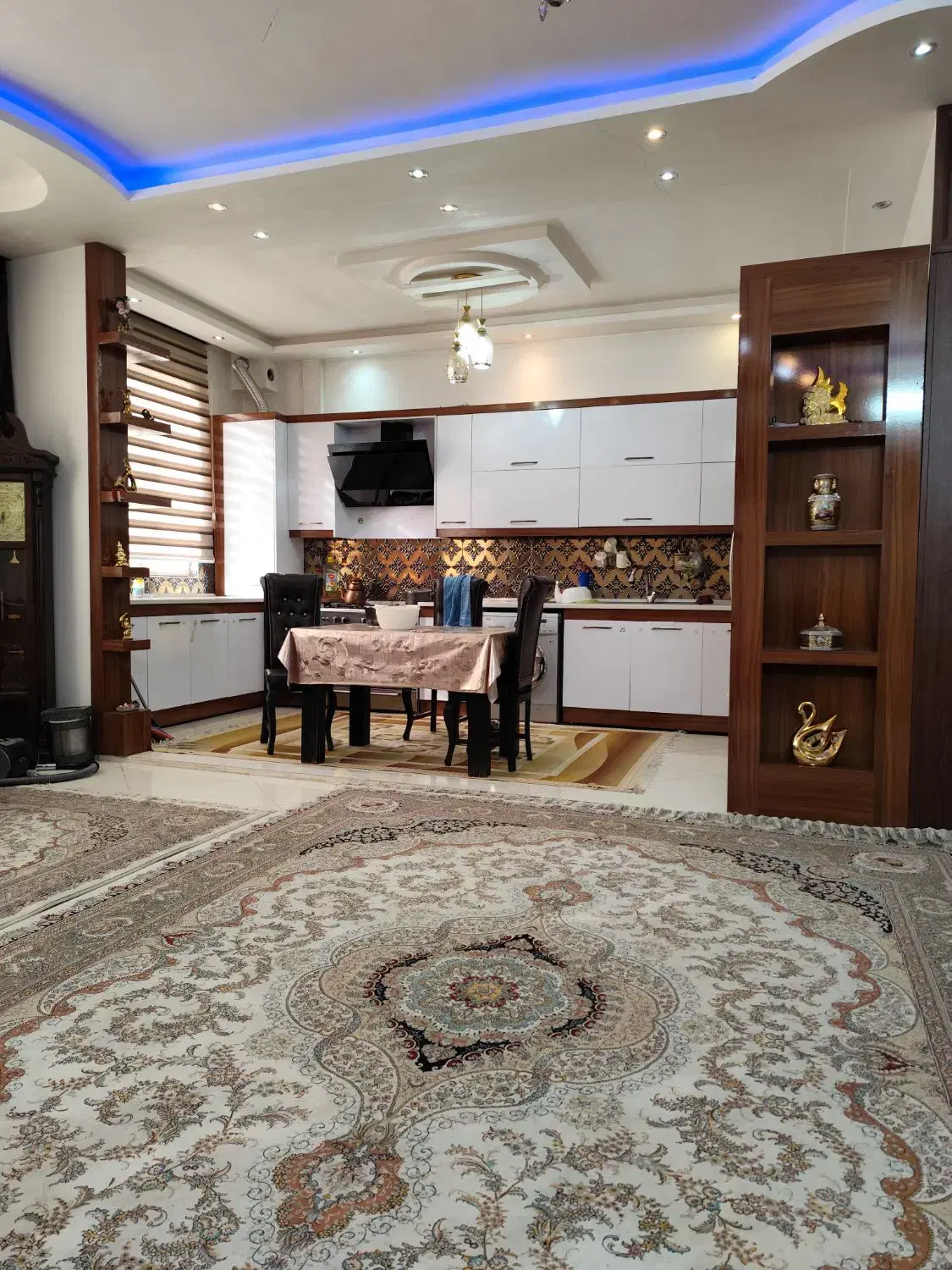 آپارتمان۱۲۰متر پارکینگ اختصاصی تک واحدی