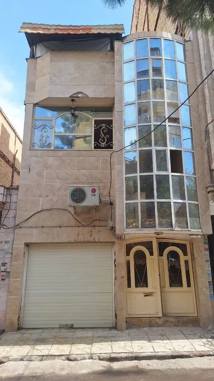 فروش دو طبقه مجزا،حیاط‌دار، پارکینگ و انبار