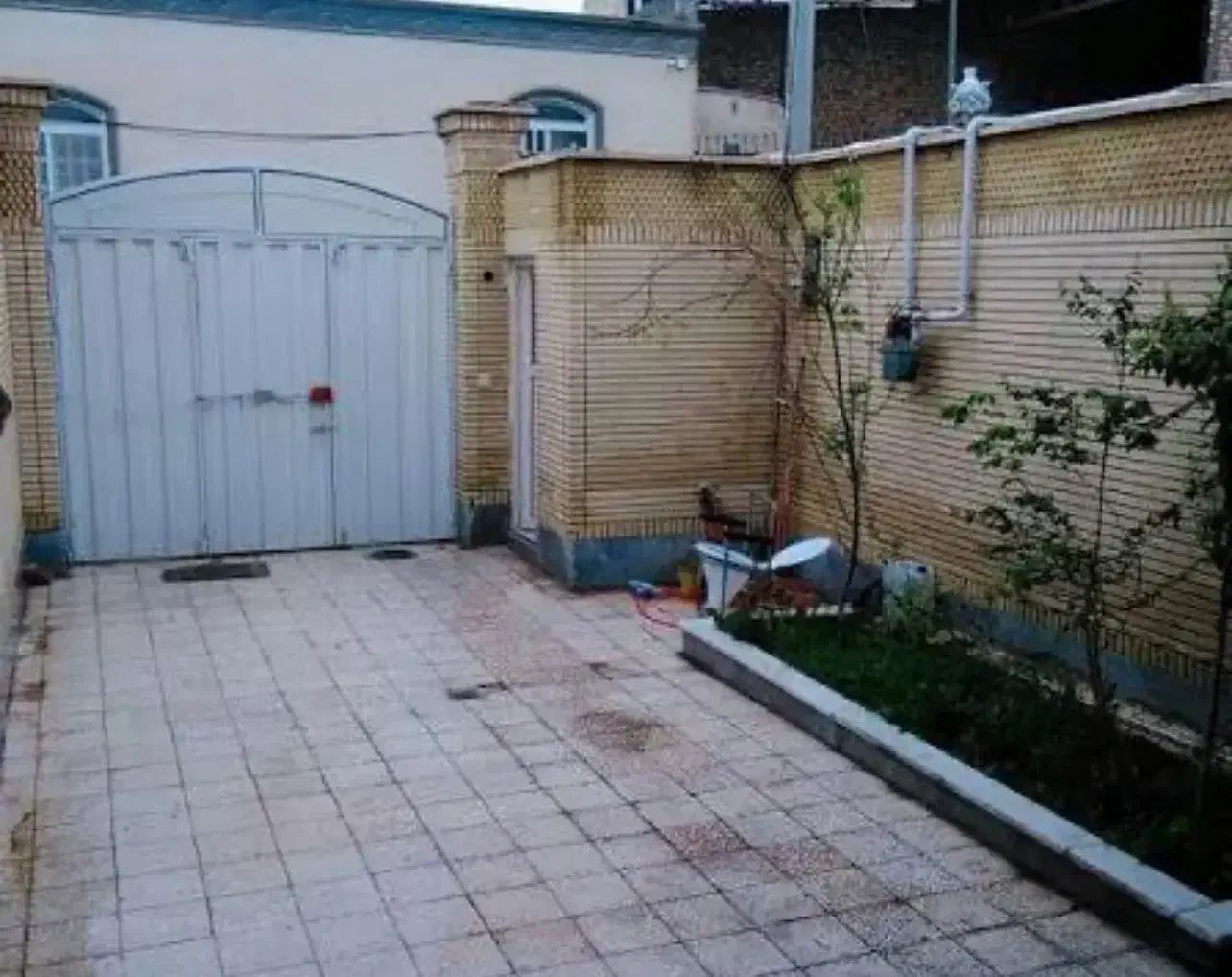 ساختمان ،خانه حیاط دار