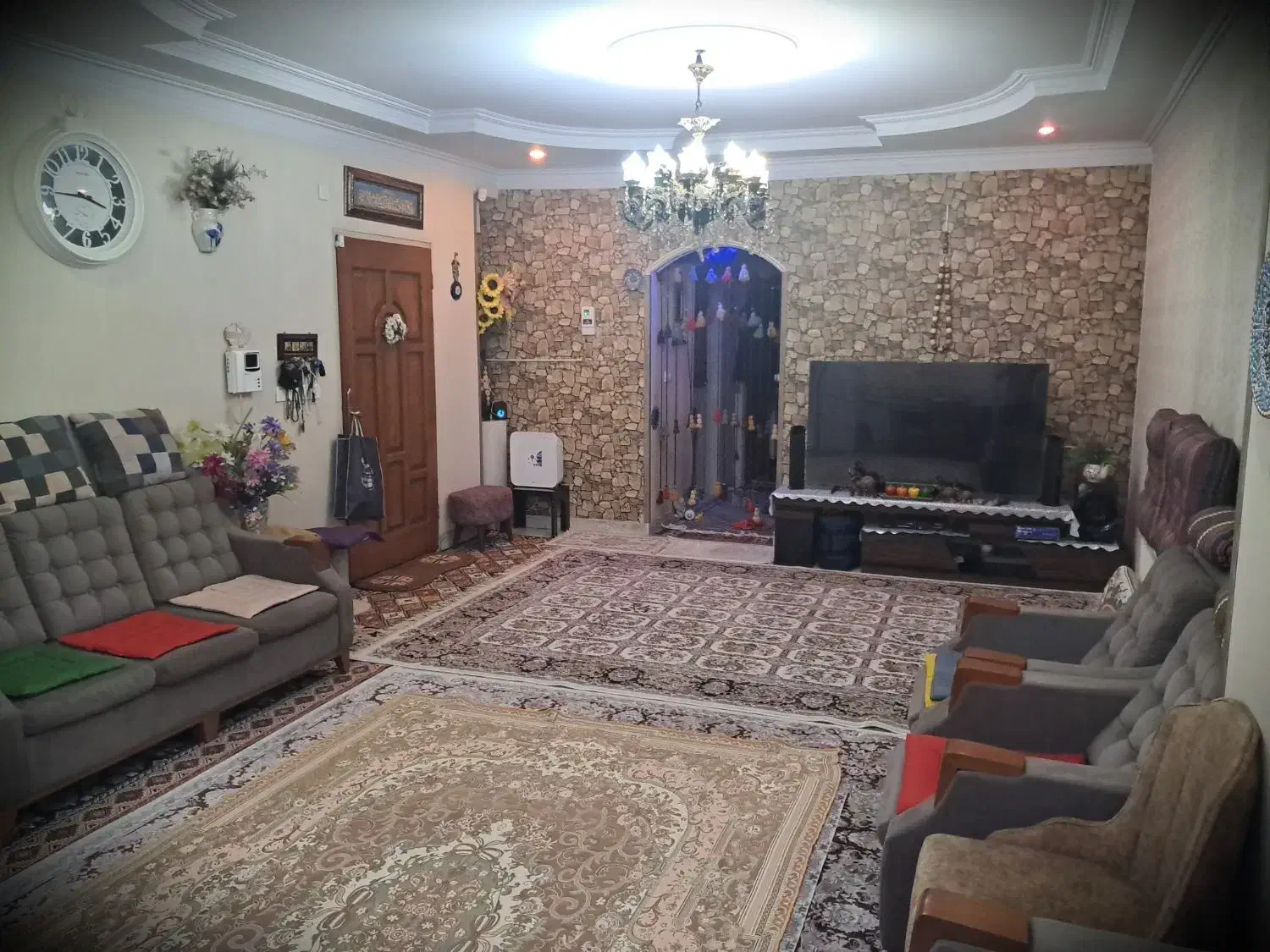 آپارتمان  ۸۵ متری  تحویل برج ۵