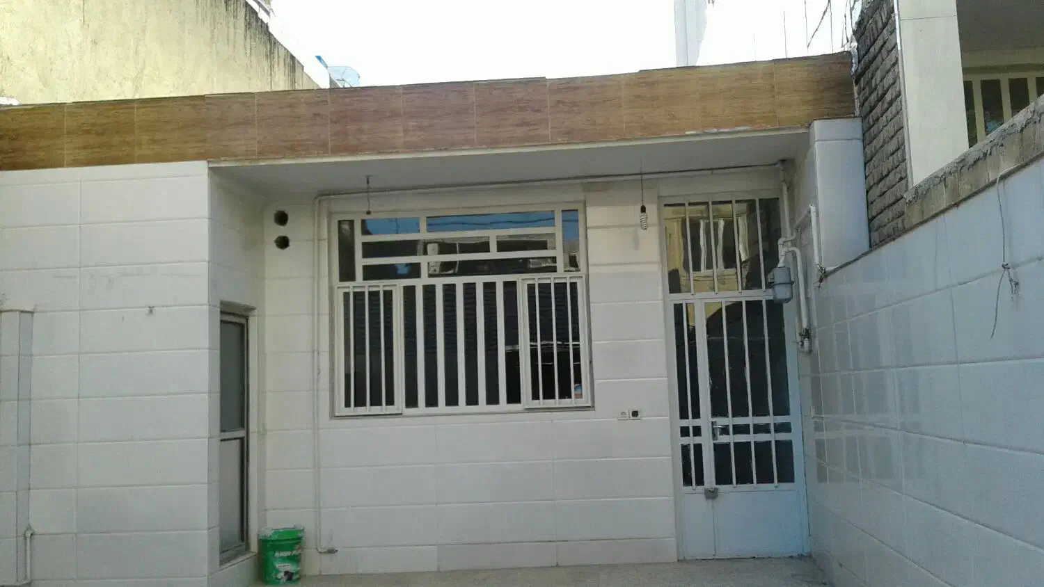 مغازه  روبرو بیمارستان شهید رحیمی  ومنزل آراسته یک