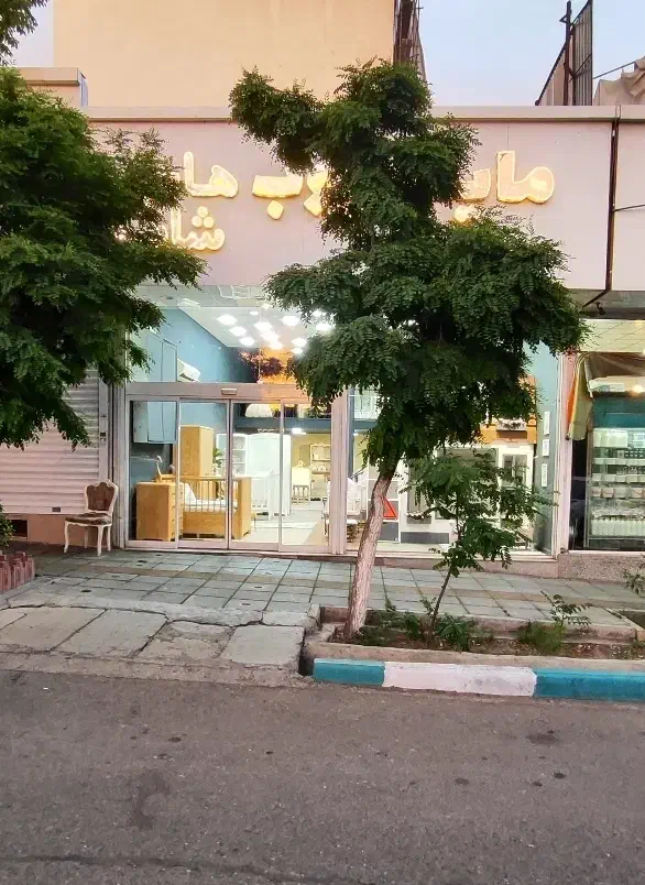 ۷۵ متر نمایشگاه  ۲۵ متر بالکن ۲۵ متر سوئیت