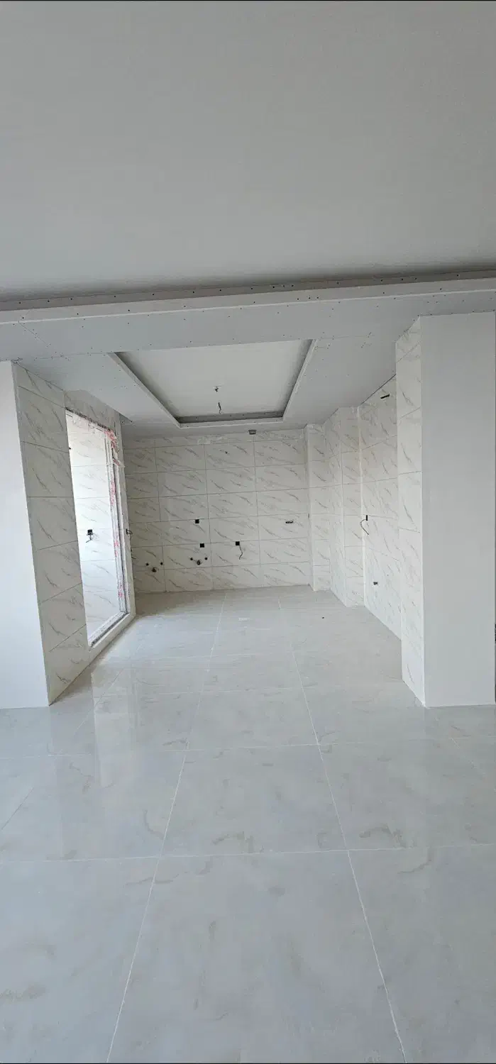 آپارتمان نوساز ۱۳۰ متر سه خوابه
