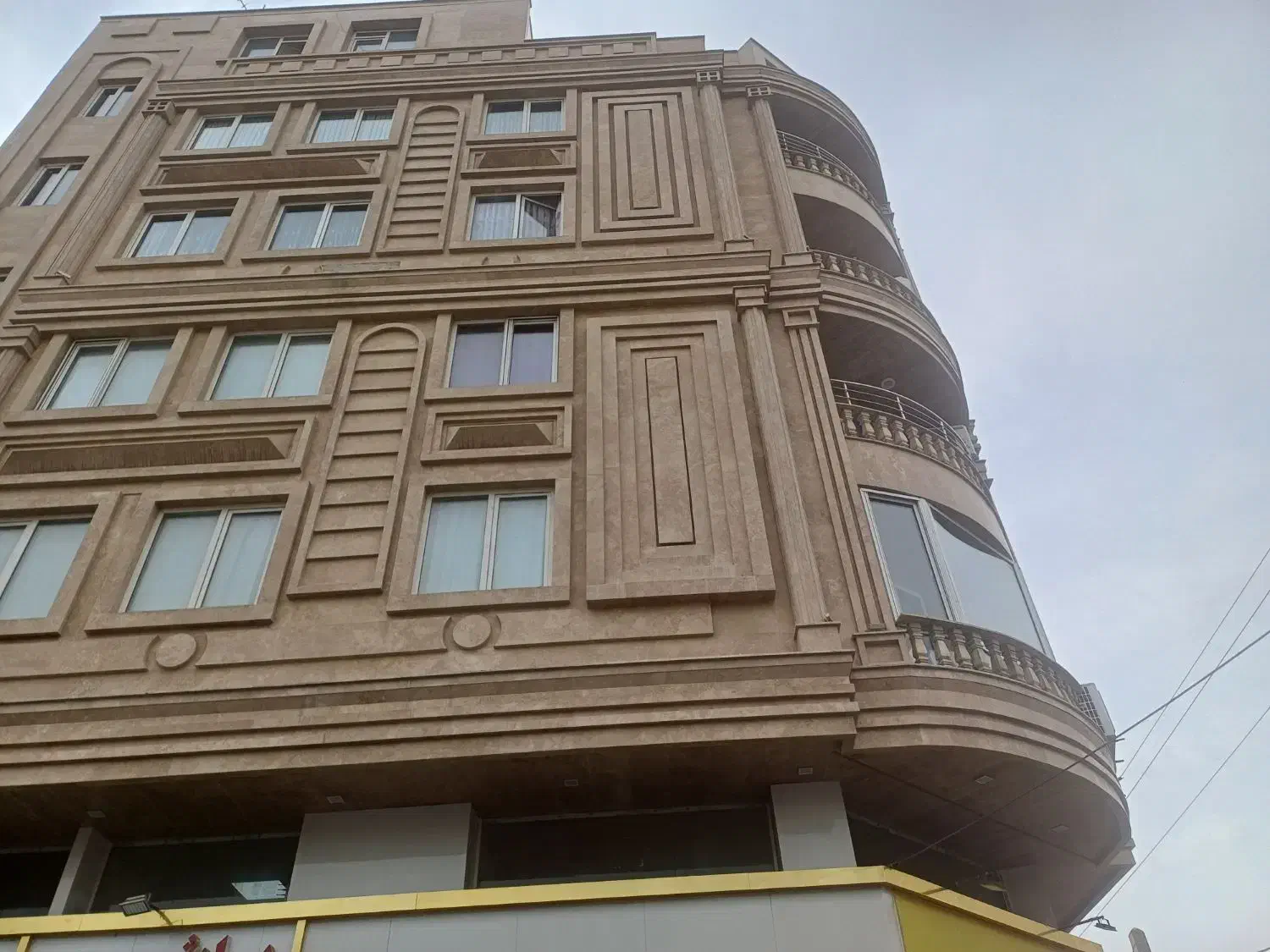 ۶۷متر طبقه ۳ پارکینگ دار ۲خواب سرحدی