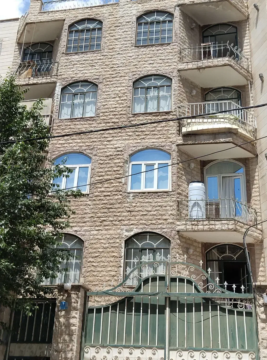 طبقه چهار با پارکینگ و انباری