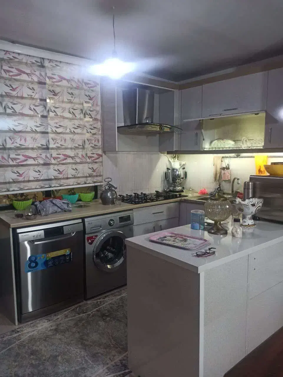 80 متری _ 2 خواب _ 2 نبش  _ تاپ لوکیشن _ فوری