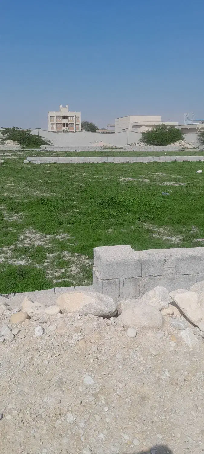 زمین 200 متری بردستان روبرو نانوای قاسم.