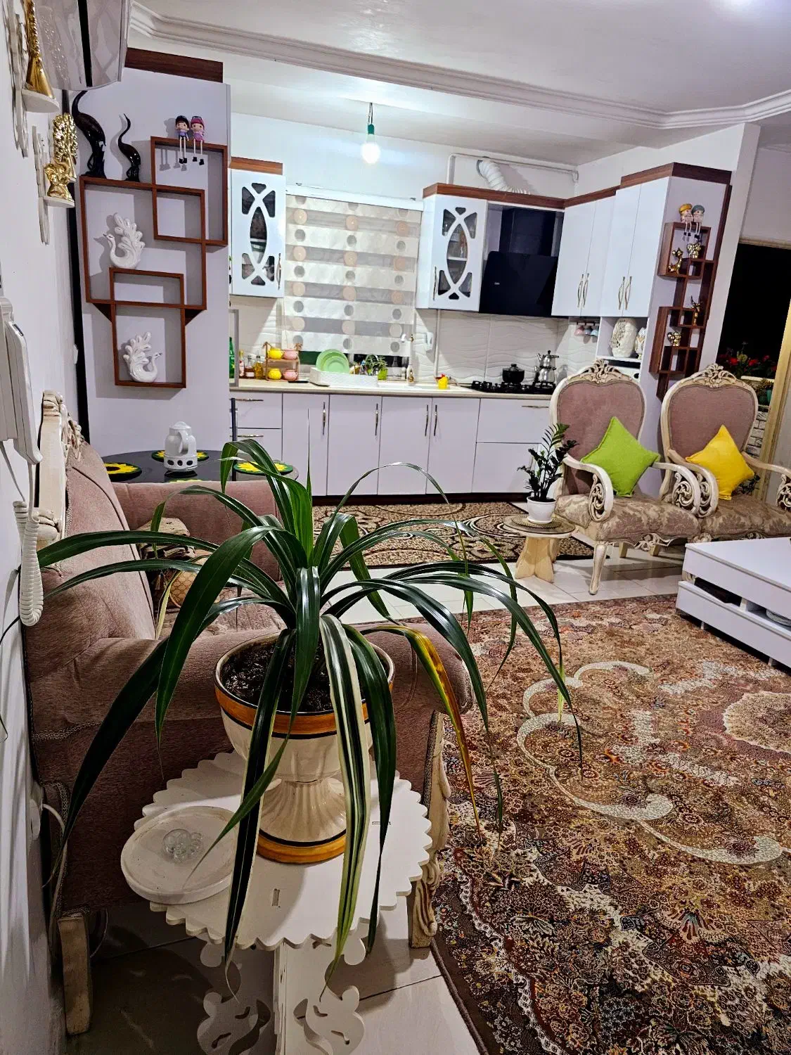 آپارتمان ۷۰ متری دو نبش طبقه دوم با پارکینگ