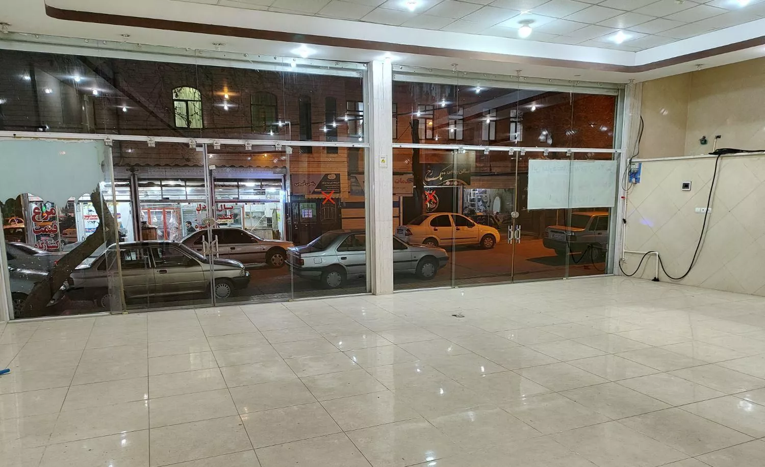 فروش مغازه تجاری ۲۰۰ متری مرکز شهر