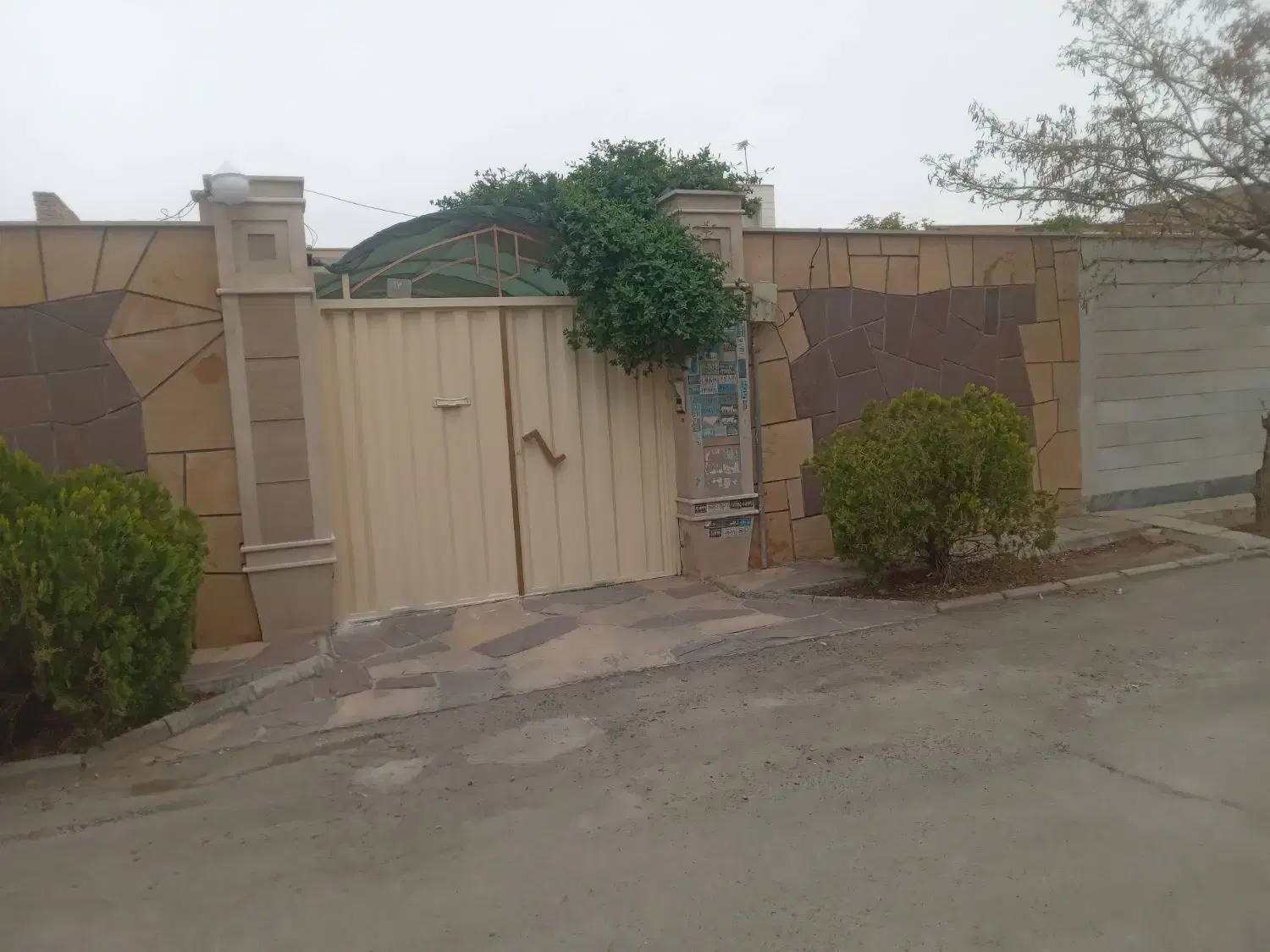 خانه ویلایی ۳۰۰ متری بازسازی شده تمیز ۲خواب