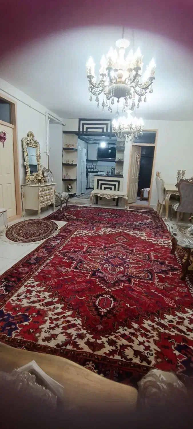 واحددربرخیابان انقلاب