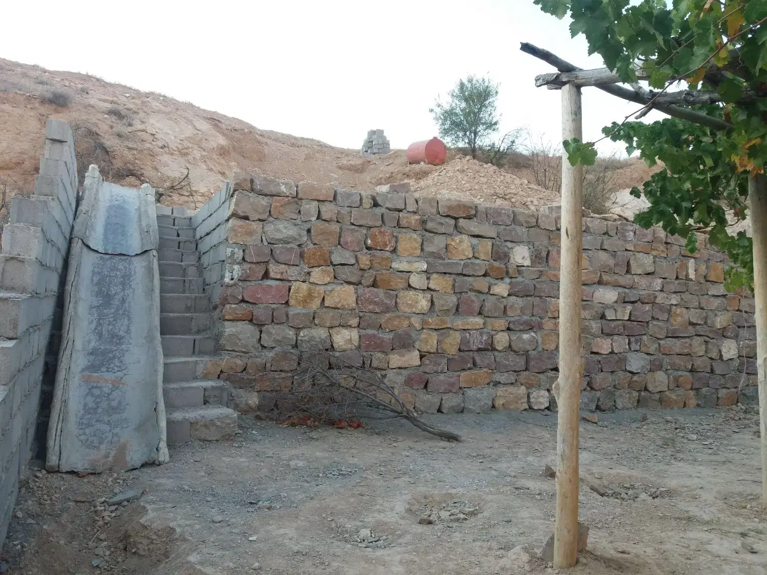 زمین دنج حدود  ۳۲۰ متر در روستای چهار خروار