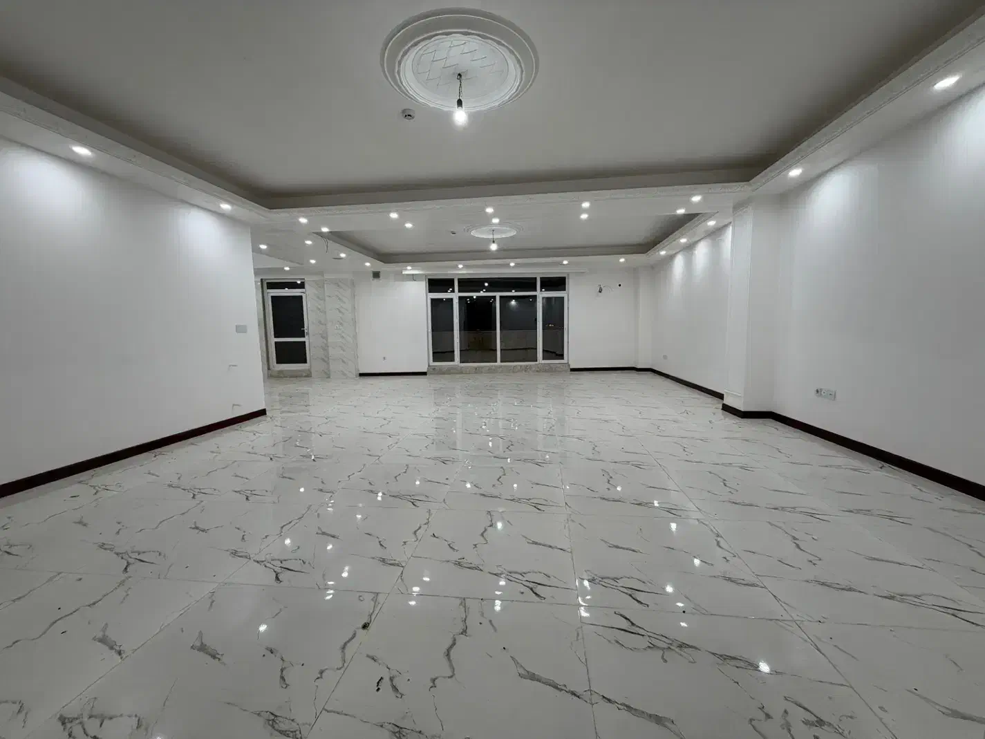 ۲۶۰ متر پنت هاوس در خ درختی شهریار