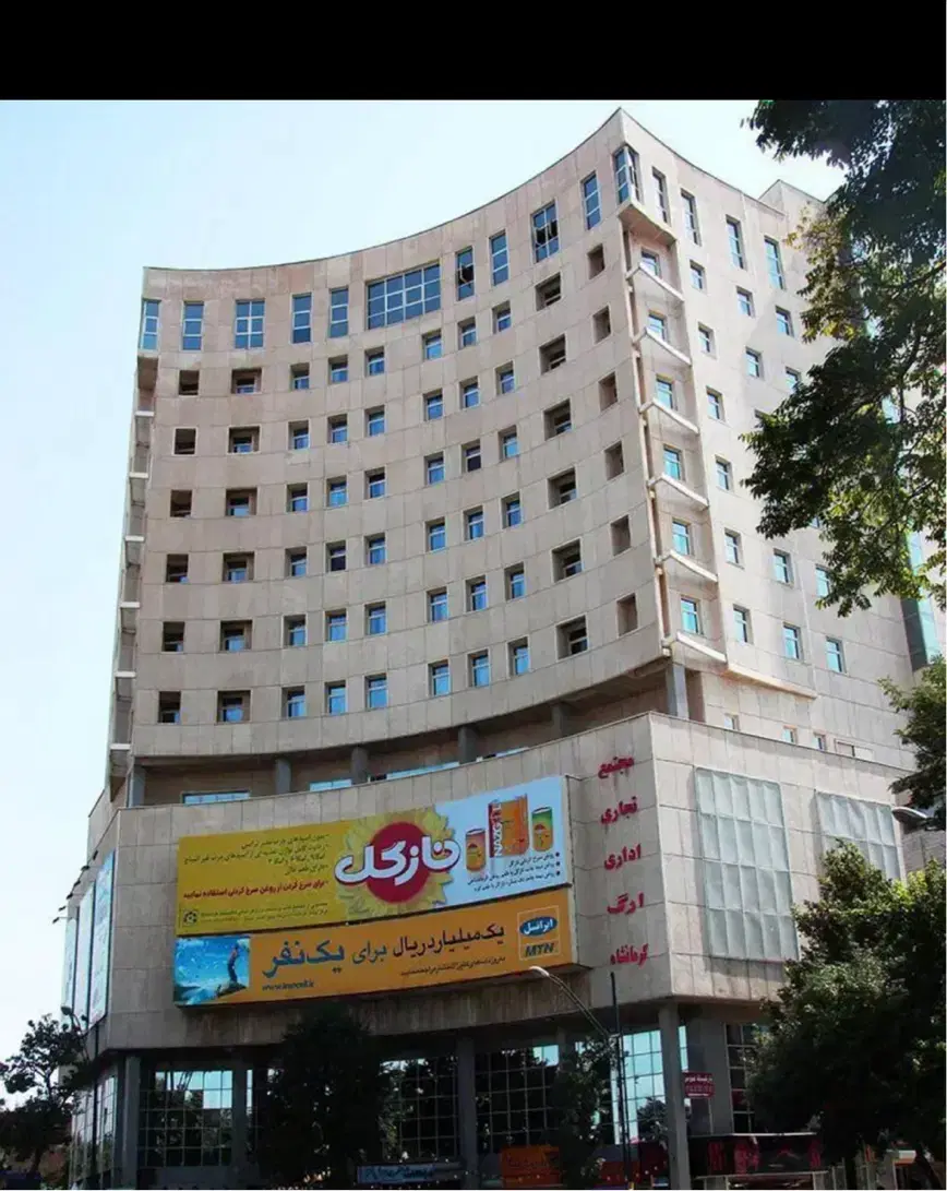 مغازه پاساژ ارگ سه بر ویترین