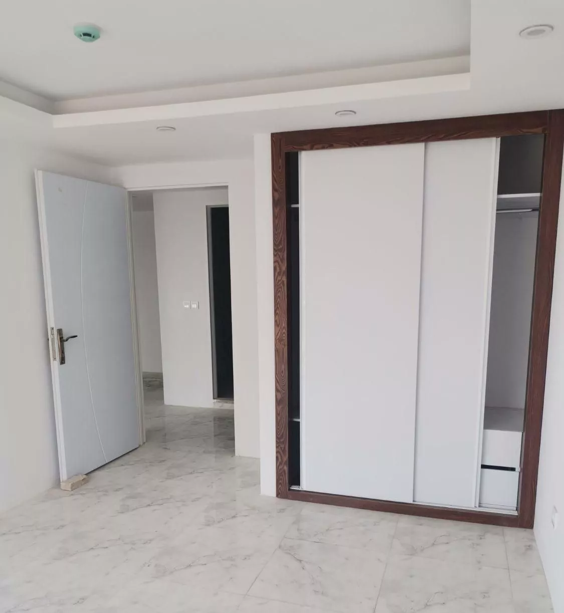 آپارتمان نوساز ۱۲۰ متری لوکس