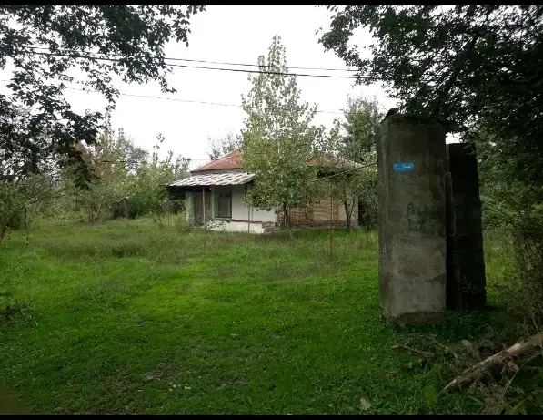 ۱۲۸۲ متر زمین مسکونی( دارای بنای کلنگی ۵۰ متری)