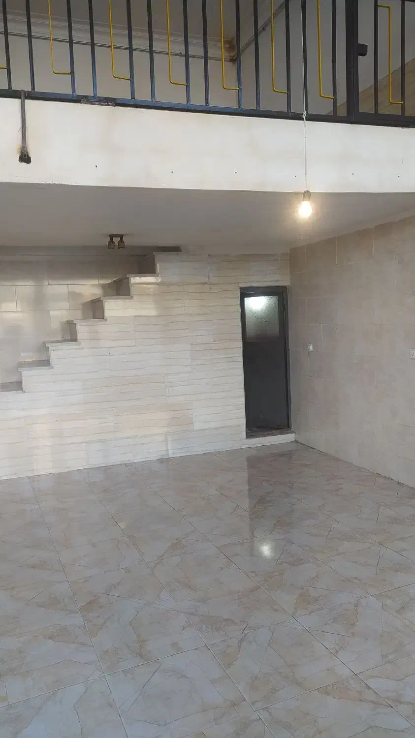 یک باب مغازه سه دهنه 100متری فول بابالکن50 متری