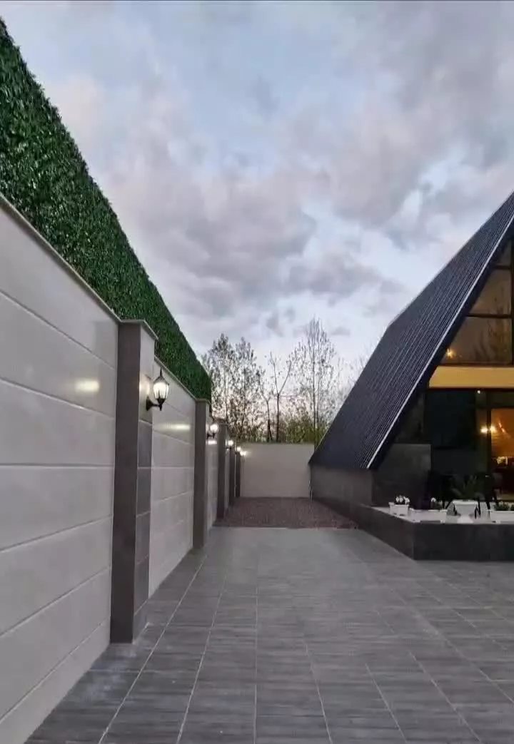 کلبه سوئیسی جکوزی آبگرم مدرن (موزیکال)