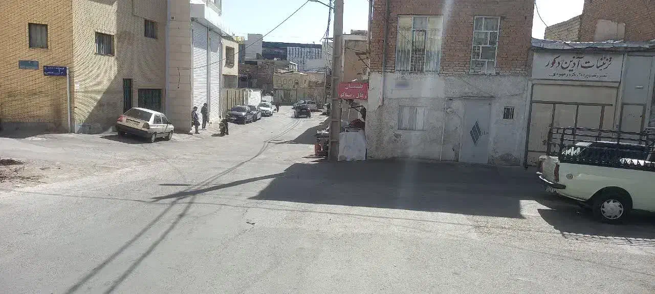 ملک مغازه تجاری وخونه مسکونی
