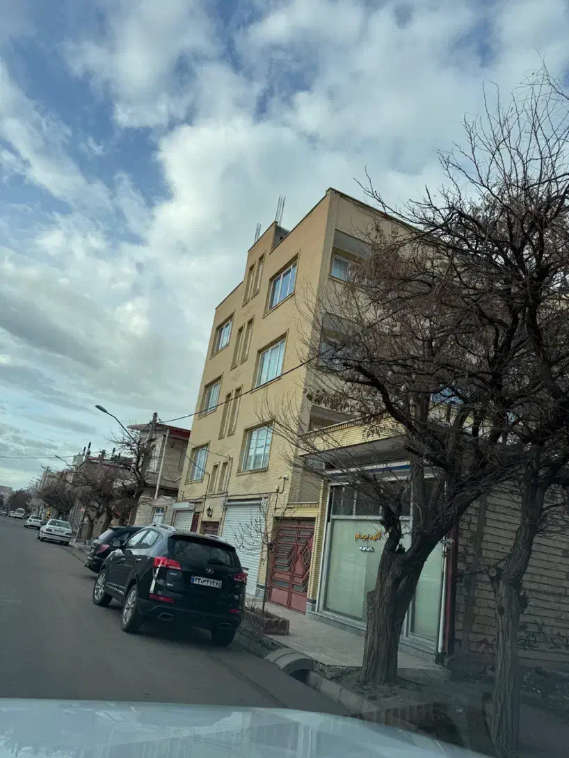 آپارتمان به انضمام واحد تجاری