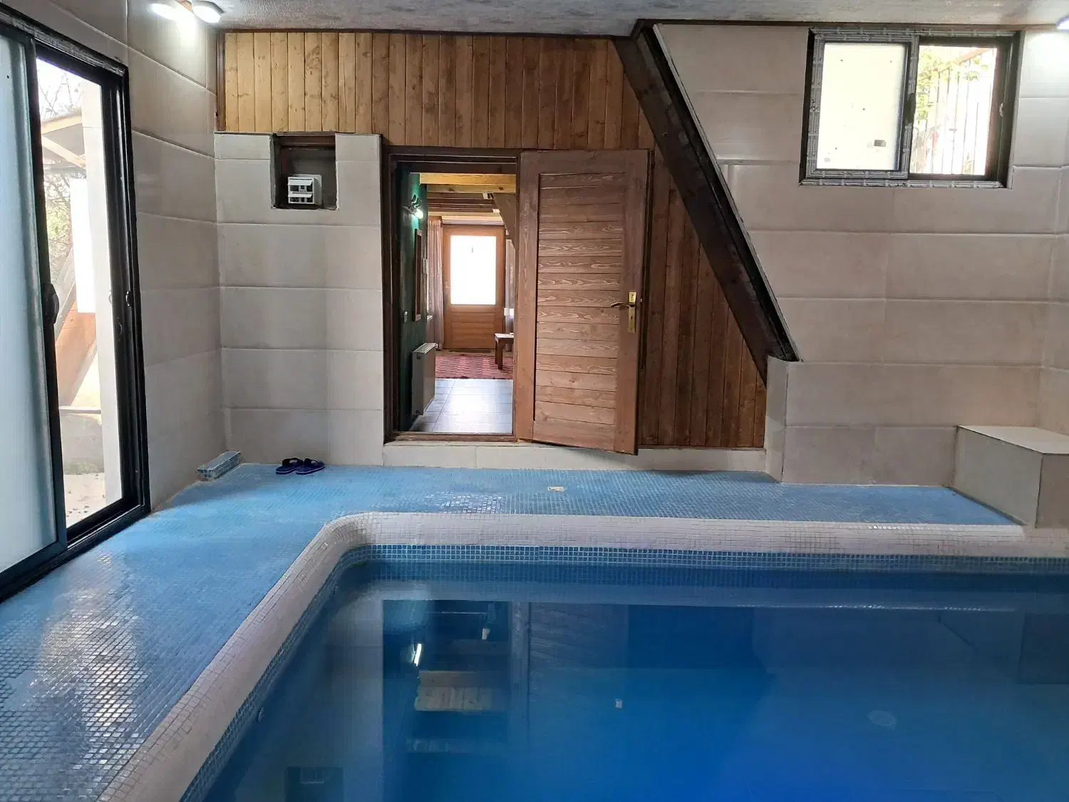 کلبه سوییسی استخردار سرخرود