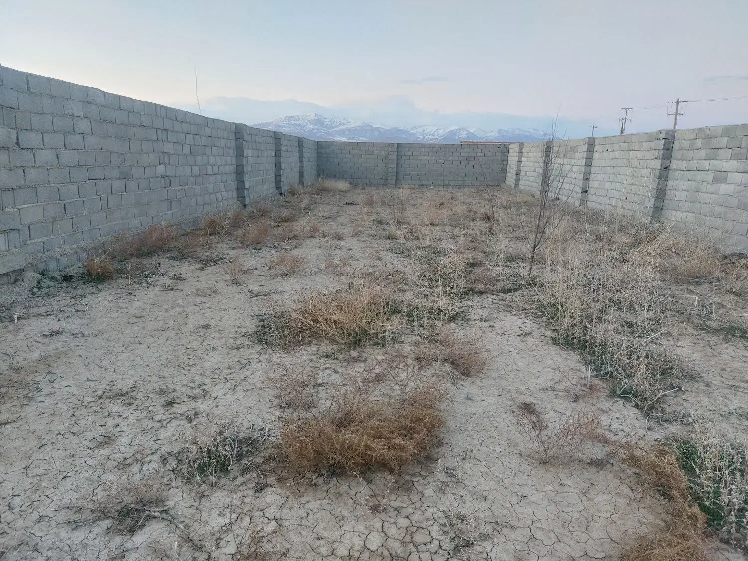 فروش قطعه زمین باغ ویلا برق و آب در وایقان