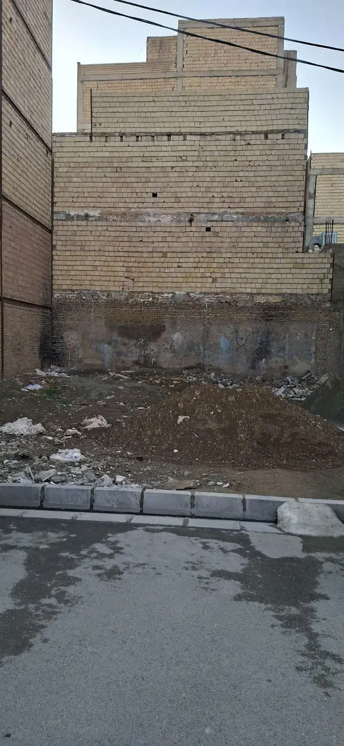 زمین 220 متری