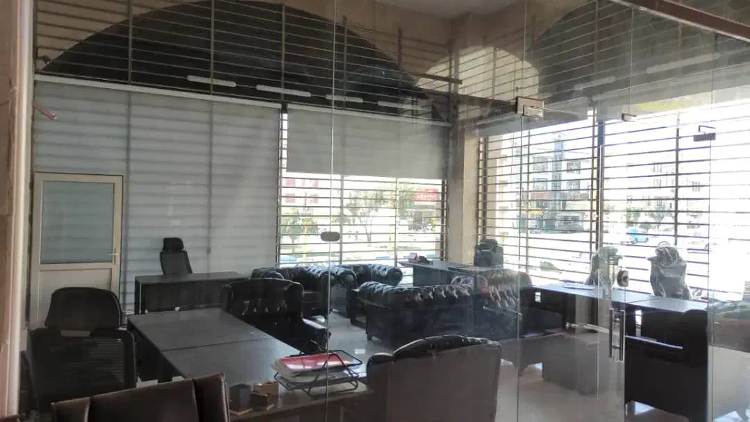 مغازه ۸۰ متری