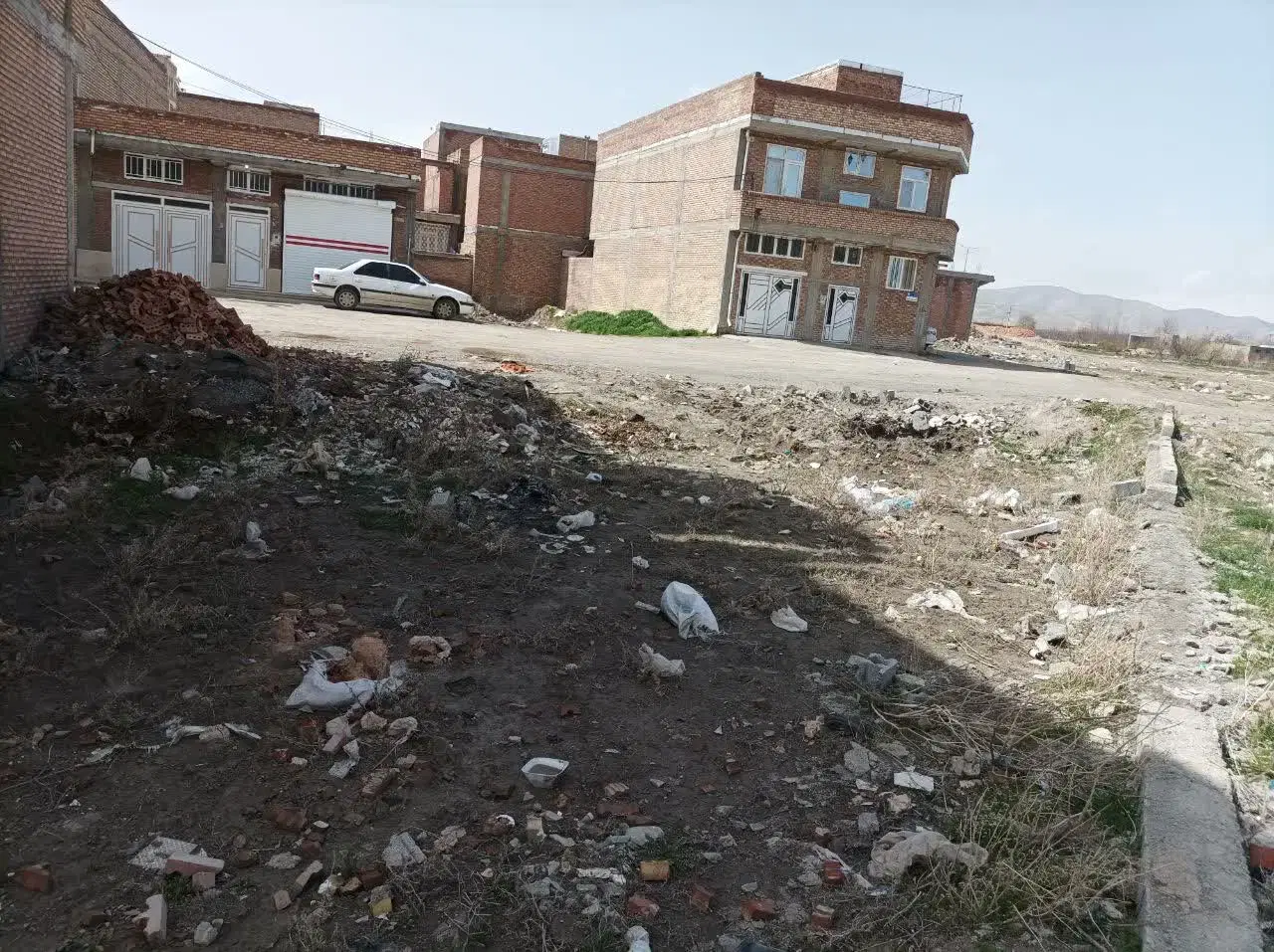 زمین مسکونی تجاری در چهل متری جدیدالحداث مدنی