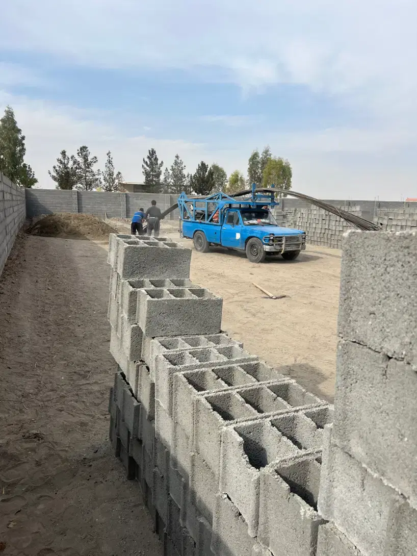 چهاردیواری بعد از جار نبش خیابان اصلی اقساطی
