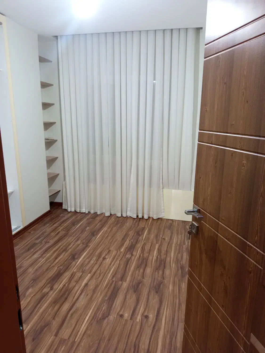 ۸۳متر کاشانی بهنام ۲خواب شیک پرده خور تخلیه فول