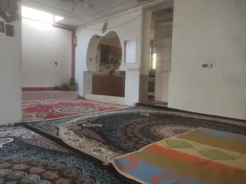 فروش خانه ویلایی با مغازه تجاری