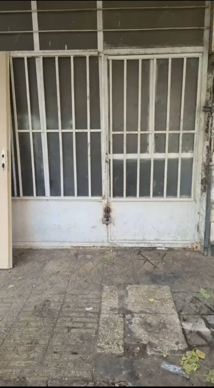 یک باب مغازه تجاری پل حاجی