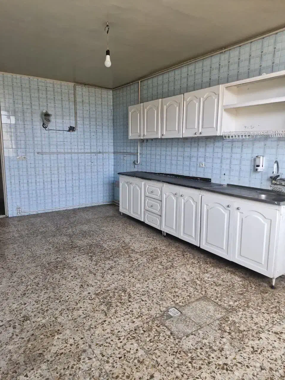 ساختمان ۴ واحد ۱۳۰ متری به صورت یکجا یا جداگانه