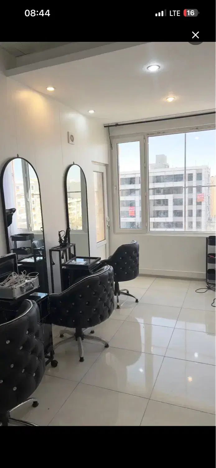 اجاره میز ناخن اجاره تخت مژه سالن پر مشتری