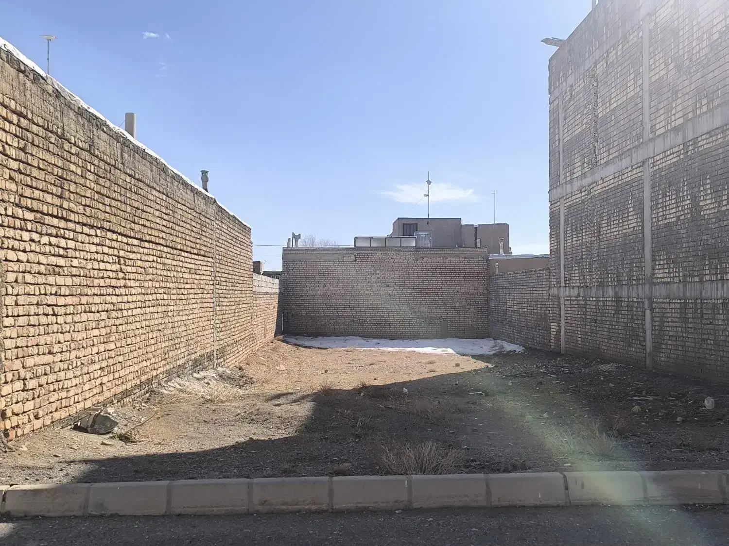 زمین مسکونی