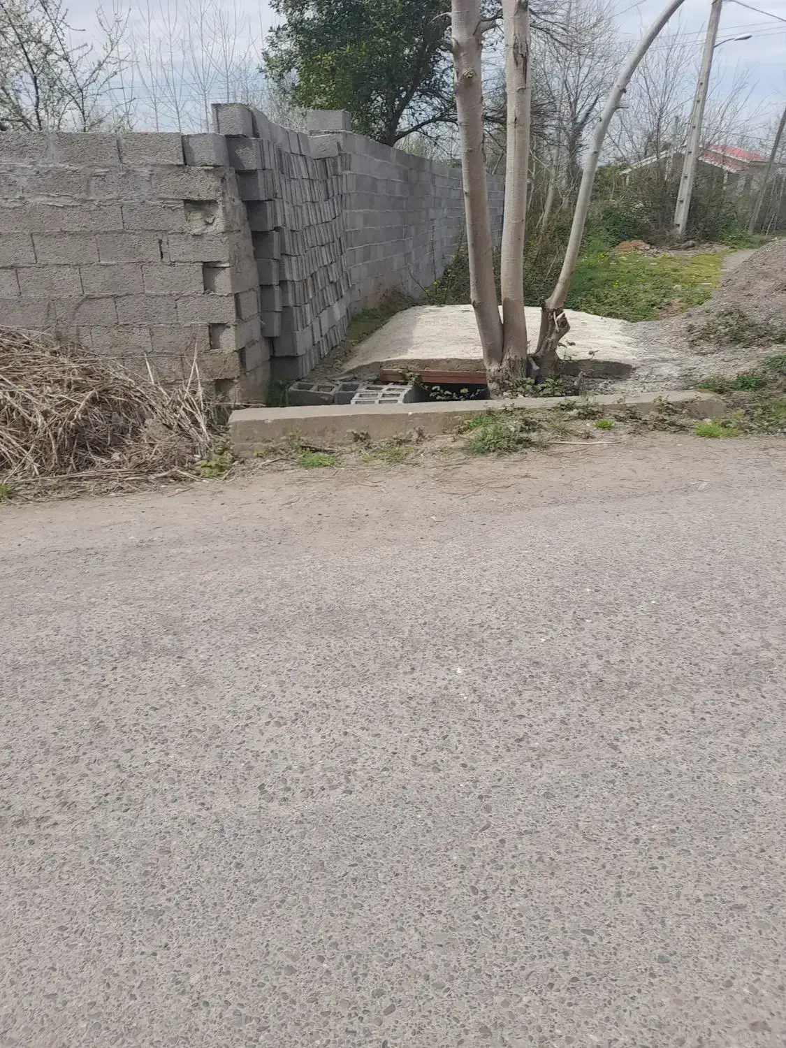 مسکونی زمین دور دیوار