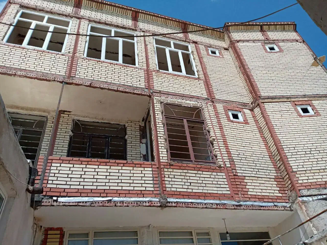 آپارتمان و ویلایی ،سند دار