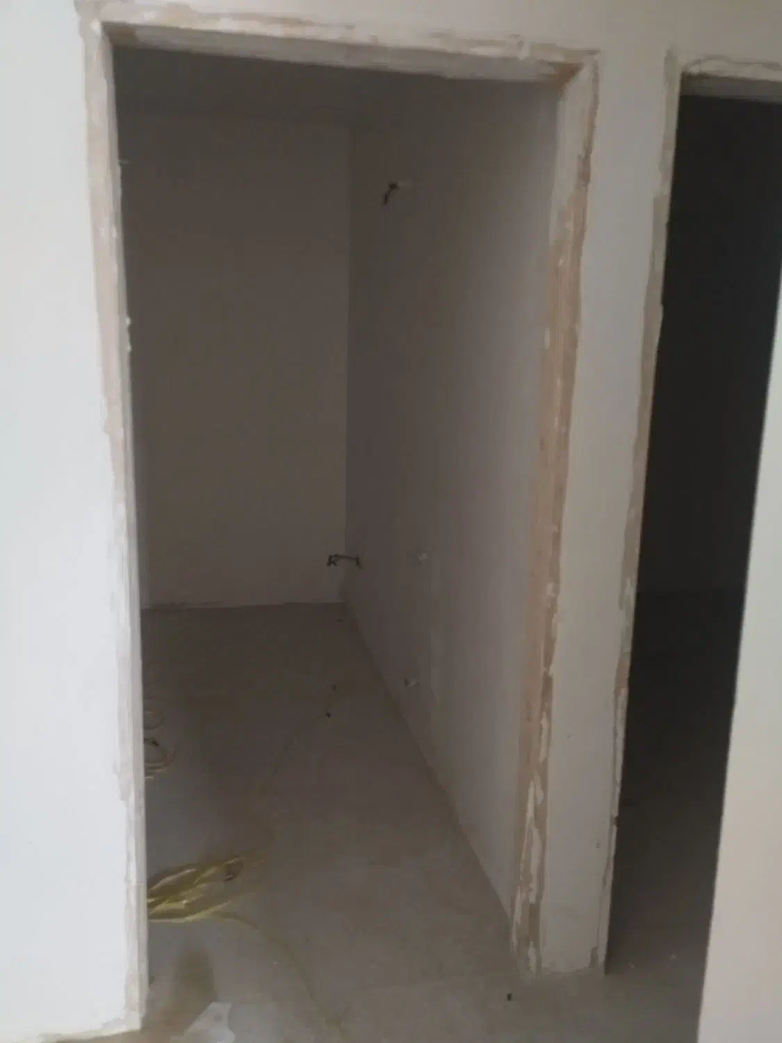 آپارتمان 93 متری دو خوابه خام