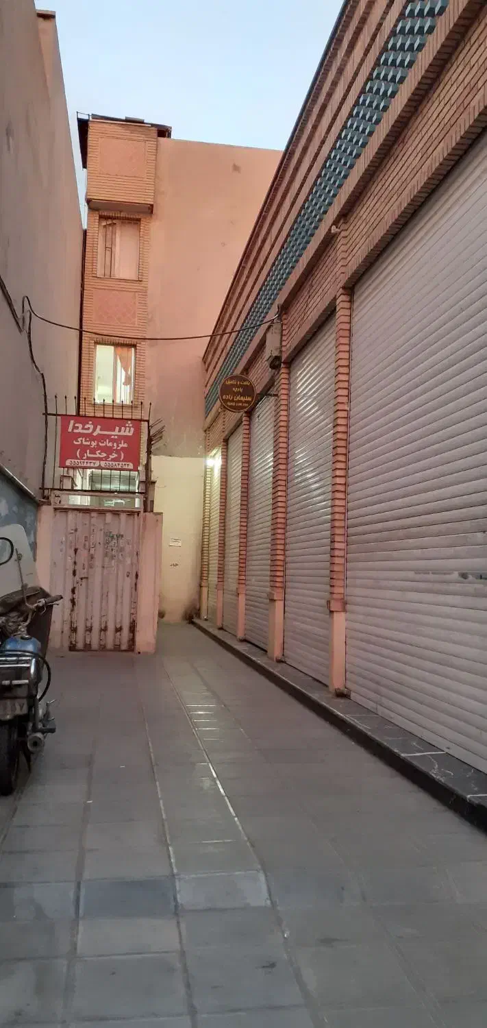 اجاره بازارگذرلوطی صالح انبار پارچه . پوشاک برش