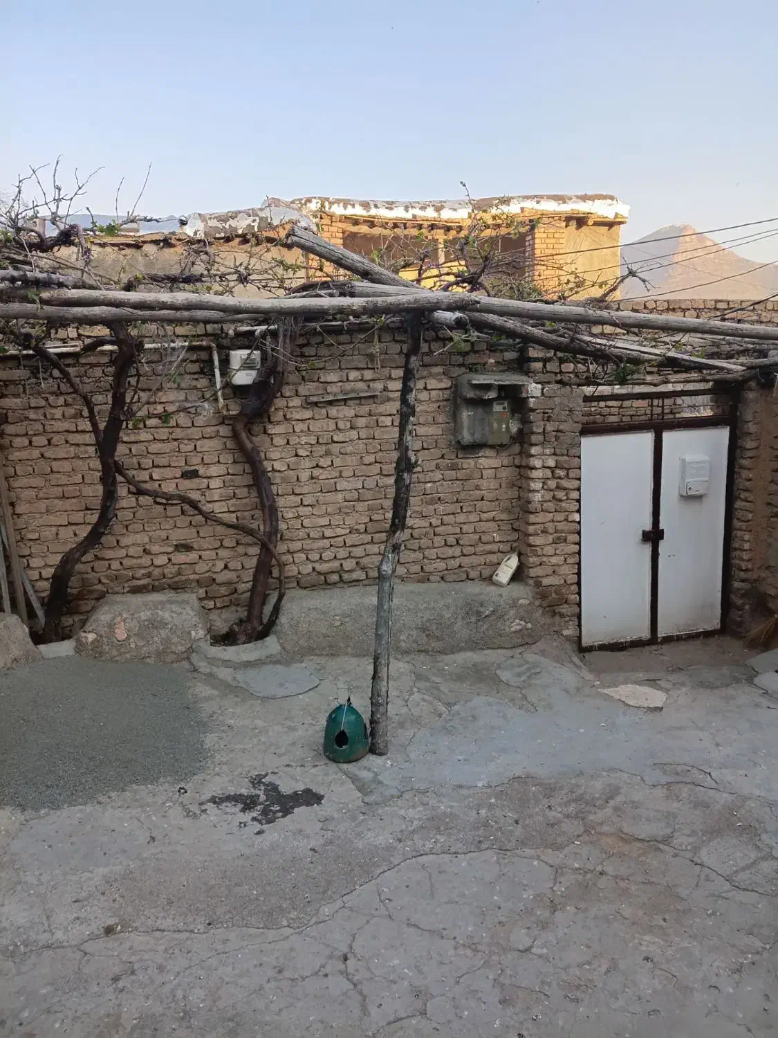 یک دستگاه مسکونی کلنگی