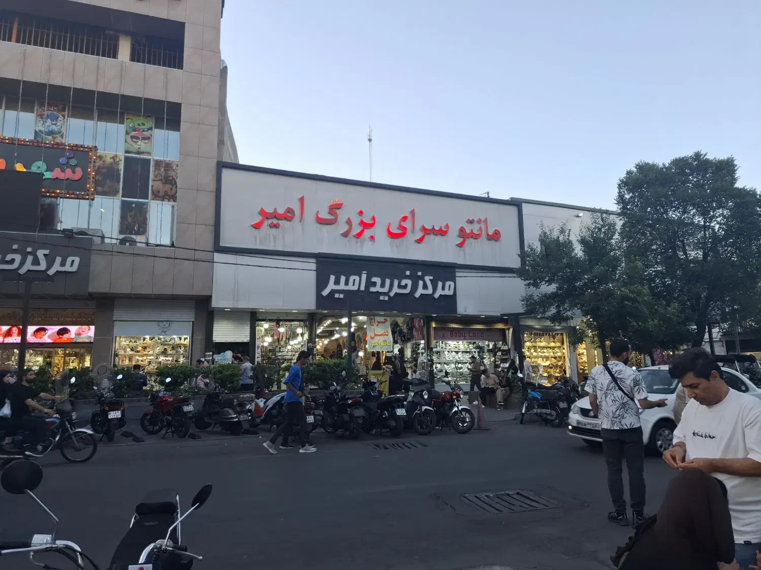 اجاره مغازه در بازار امامزاده حسن ع