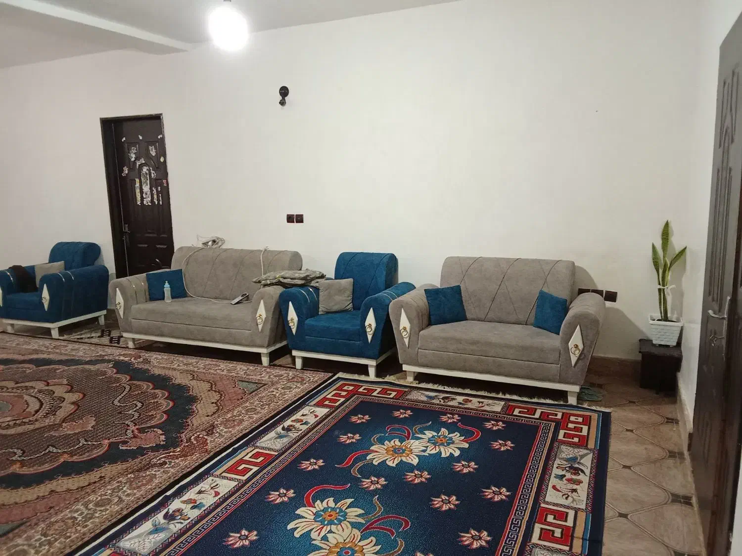 یک واحد آپارتمان در شاندرمن به متراژ 130 دوخوابه