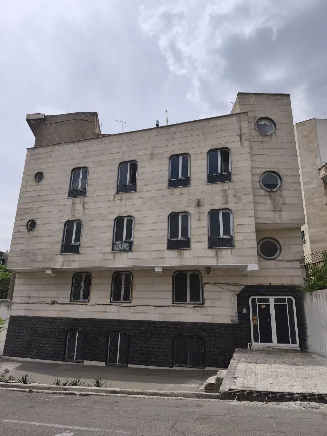 اجاره خانه دربست چهار طبقه مستقل مناسب کار و سکونت