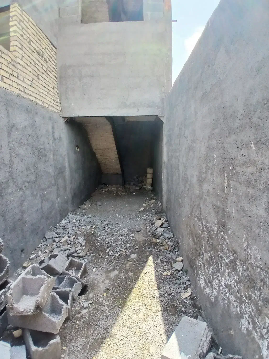 آپارتمان ۷۵متری نیم ساز ابتدای شاهنامه