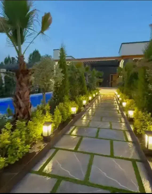 مغازه مالکیت بر روی لادن ۳۳ متر