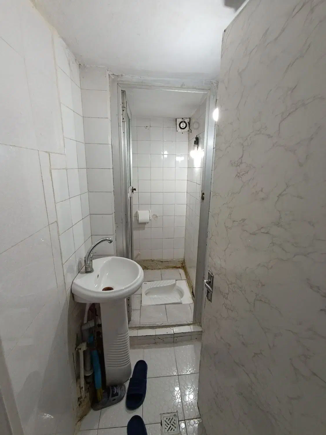 خانه حاشیه خیابان اصلی