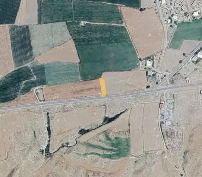 زمین هزار متری بر خیابان
