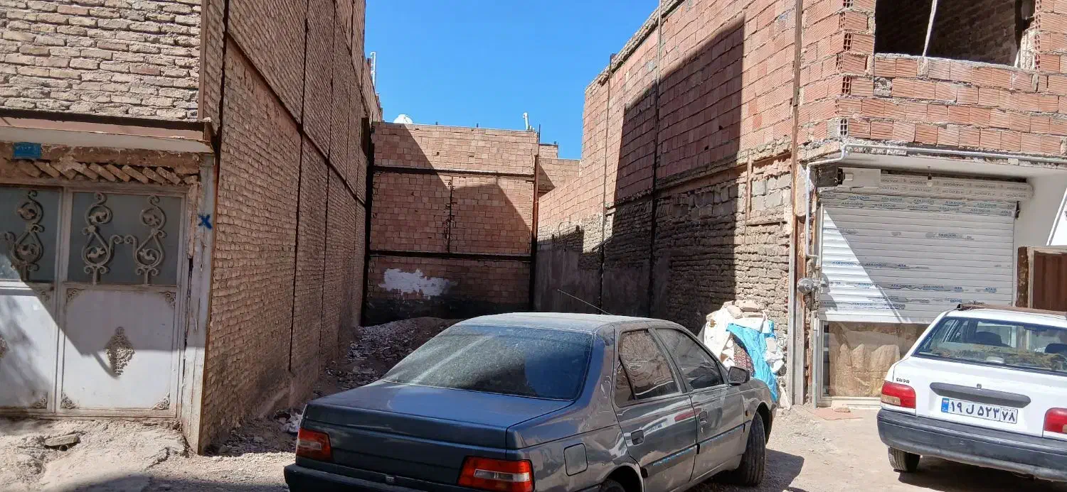 زمین حصارامیر ۱۳۵ متر