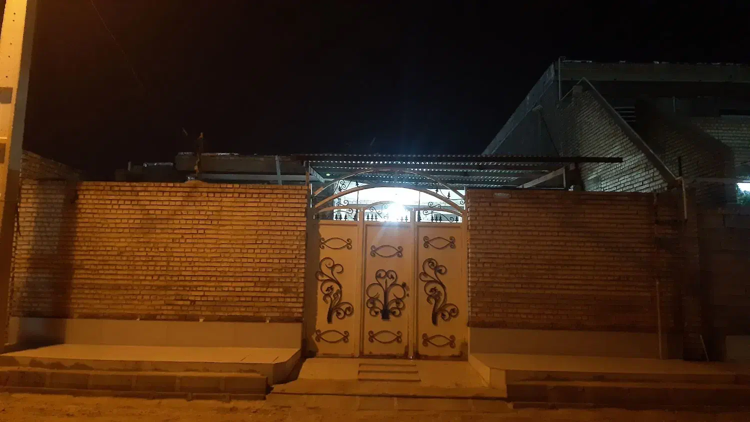 منزل کوی دانشگاه ق۲۴ متراژ ۲۰۰متر